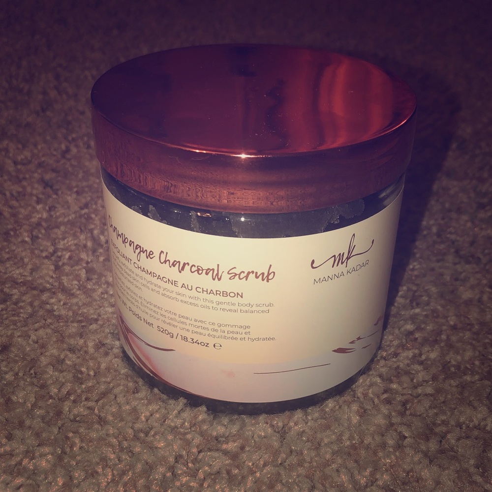 Manna Kadar champagne charcoal scrub